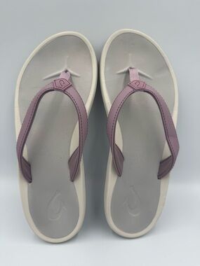 OluKai Lilac and Light Gray Women’s Flip Flop Sandals, size 8